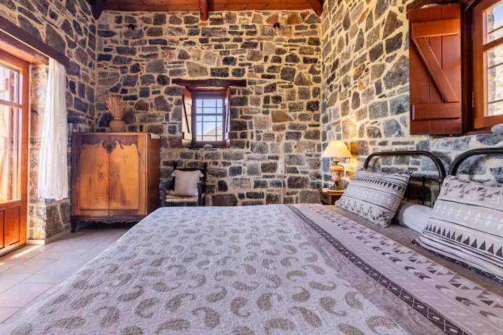Traditional Stone House By The Sea... Kapetaniana Exterior photo
